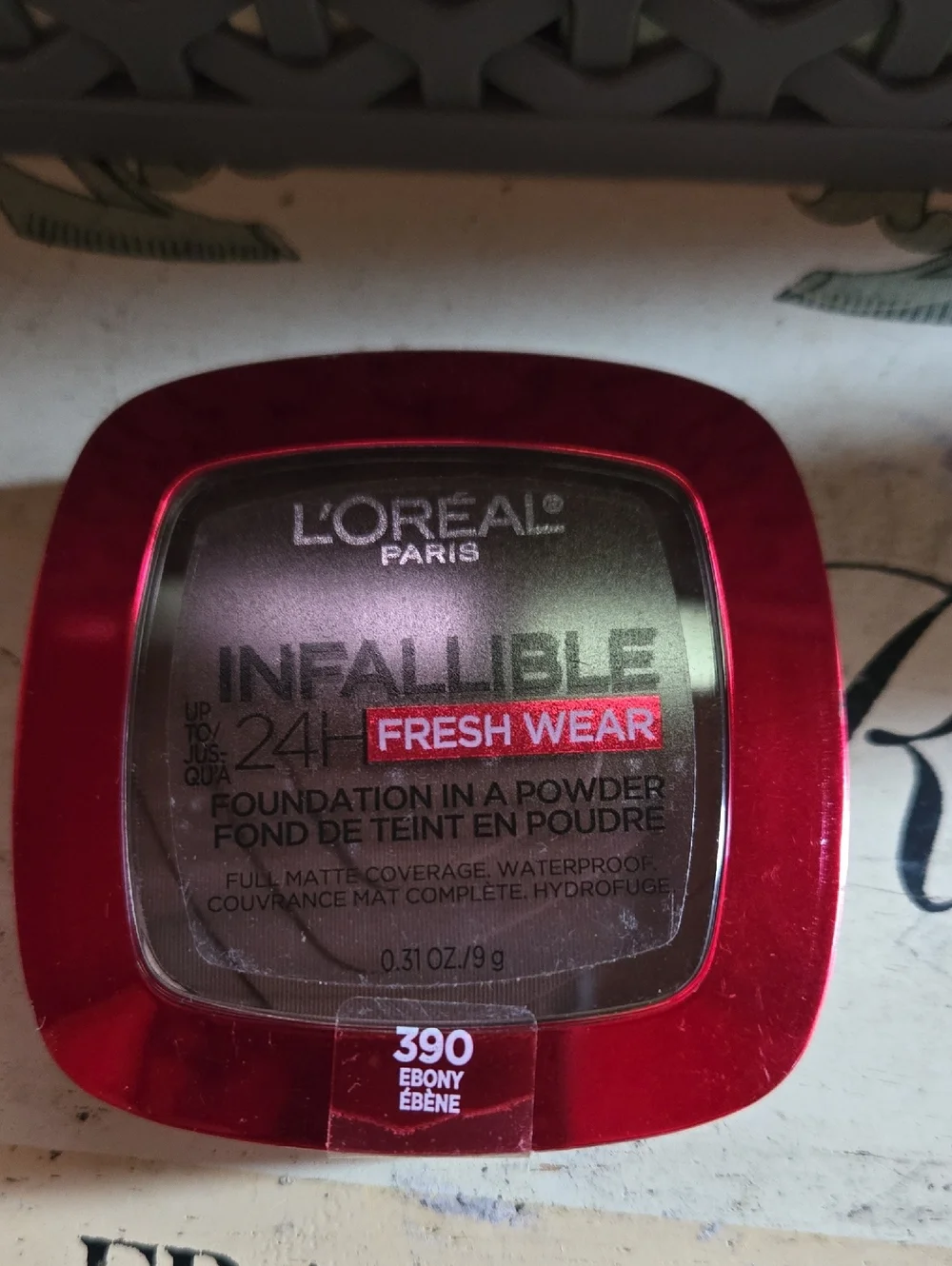 L'Oreal Infallible Fresh Wear Foundation In A Powder - 390 Ebony